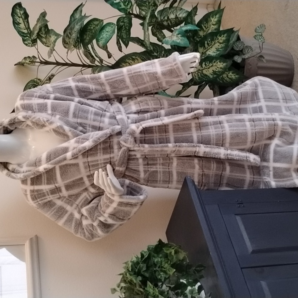 Croft & Barrow Gray and White Fleece Robe - Size L